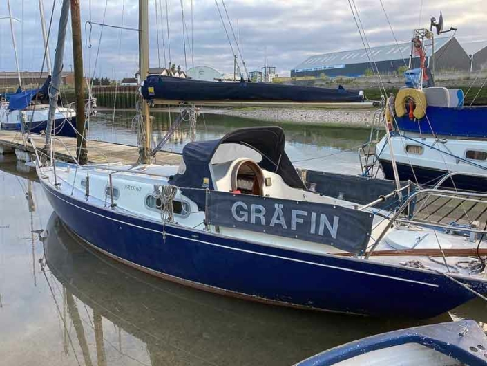 Gräfin Ipswich_picking_up_gräfin