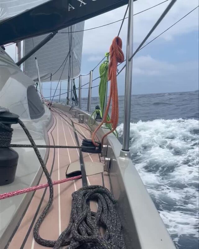 We’re having a superb sail. We did the first 1000Nm on our way to Hiva Oa in 112 hrs. With some help of the current that is, but still, it’s 
just beautiful out here !! 

#sailingthepacific #pacificsailing #sailinglovers #sailingworld #circumnavigation #sailingaroundtheworld #oceansailing #enjoysailing #sailingadventures