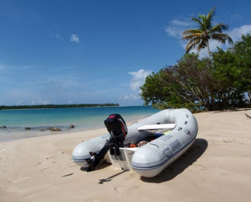 Tobago_Store_bay